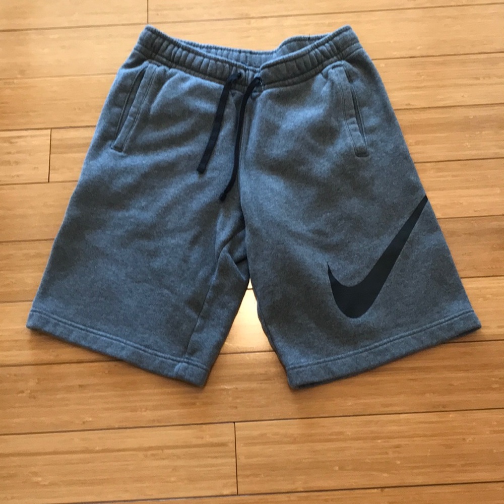 Men’s small Nike shorts